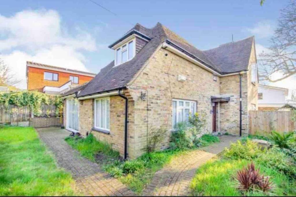 Lovely Cottage In The Heart Of Shirley- Croydon Dış mekan fotoğraf