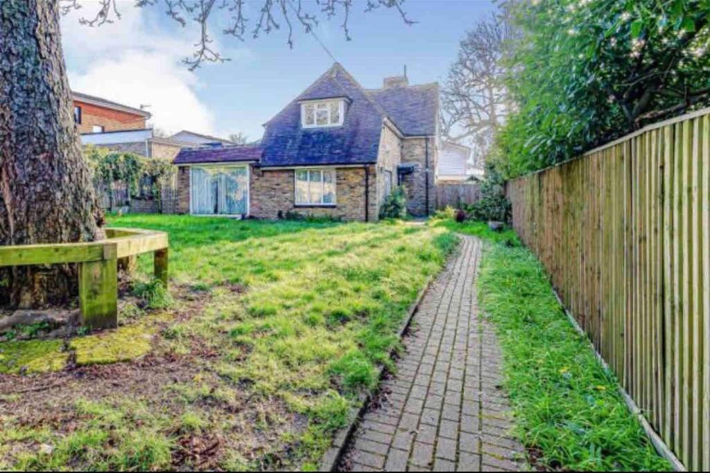 Lovely Cottage In The Heart Of Shirley- Croydon Dış mekan fotoğraf