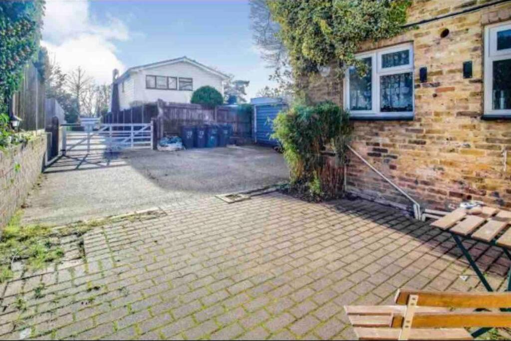 Lovely Cottage In The Heart Of Shirley- Croydon Dış mekan fotoğraf